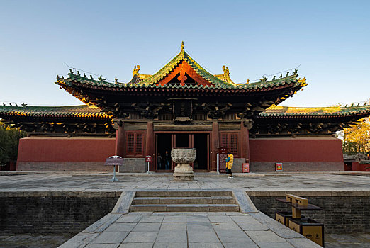 lo bach thu khung 3